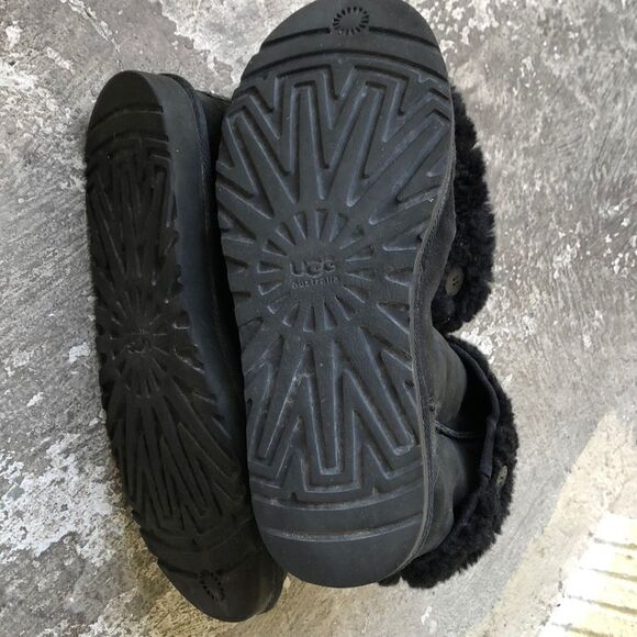 Uggs   - Picture 5 of 5